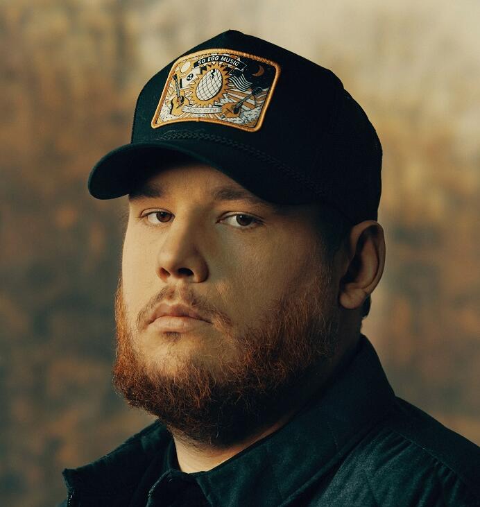  Luke Combs Holds At #1 On The Country Chart For A Second Week With ‘Fast …